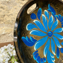 Charger l'image dans la galerie, Plateau hongrois en bois vintage