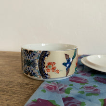 Charger l'image dans la galerie, Boite à bijoux ronde en porcelaine vintage