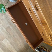 Charger l'image dans la galerie, Commode en rotin vintage