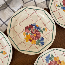 Charger l'image dans la galerie, Assiettes plates en faïence, "Grasse"