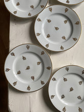 Charger l'image dans la galerie, Six assiettes à dessert en porcelaine de Limoges