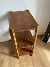 Charger l'image dans la galerie, Meuble d'appoint en bois brut