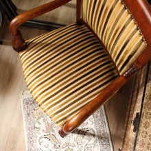 Charger l'image dans la galerie, Fauteuil rayé en velours bois ancien