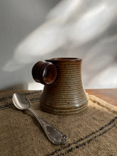 Charger l'image dans la galerie, Mug en poterie fait main