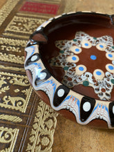 Charger l'image dans la galerie, Cendrier en poterie bulgare vintage