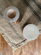 Charger l'image dans la galerie, Duo de petits mazagrans en poterie