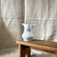 Charger l'image dans la galerie, Pot à lait en porcelaine ancien