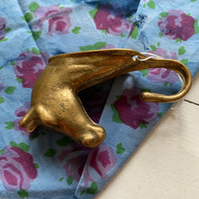 Charger l'image dans la galerie, Crochet en laiton "tête de cheval" vintage