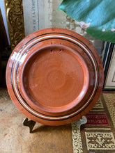 Charger l'image dans la galerie, Assiettes en poterie bulgare vintage