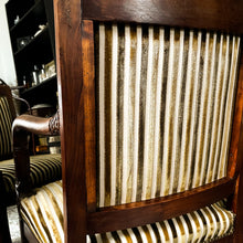 Charger l'image dans la galerie, Fauteuil vintage bois noble