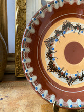 Charger l'image dans la galerie, Assiettes en poterie bulgare vintage