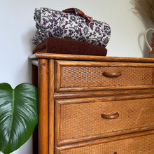 Charger l'image dans la galerie, Commode en rotin vintage