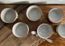 Charger l'image dans la galerie, Ensemble de six tasses asiatiques en grès