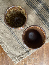 Charger l'image dans la galerie, Duo de petits mazagrans en poterie