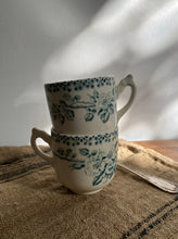 Charger l'image dans la galerie, Duo de tasses anciennes Terre de fer "Guadeloupe"