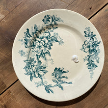 Charger l'image dans la galerie, Assiette plate en terre de fer, modèle Floréal, Faïencerie nouvelle de Givors