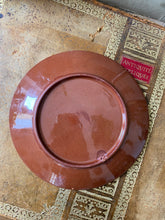 Charger l'image dans la galerie, Assiettes en poterie bulgare vintage