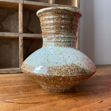 Charger l'image dans la galerie, Vase en grès vintage