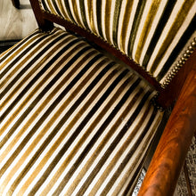 Charger l'image dans la galerie, Fauteuil style Empire têtes de dauphin