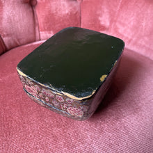 Charger l'image dans la galerie, Boîte indienne vintage en papier mâché