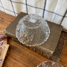 Charger l'image dans la galerie, Coupelles vintage en verre taillé