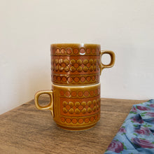 Charger l'image dans la galerie, Grandes tasses anglaises anciennes 1970