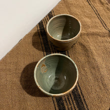 Charger l'image dans la galerie, Duo de petites tasses à expresso en poterie