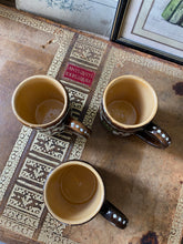 Charger l'image dans la galerie, Mugs en poterie d'Alsace