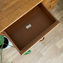 Charger l'image dans la galerie, Commode en rotin vintage