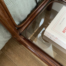 Charger l'image dans la galerie, Paire de chevets en rotin vintage