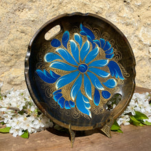 Charger l'image dans la galerie, Plateau hongrois en bois vintage