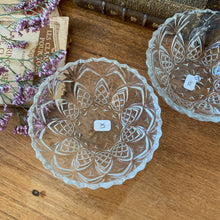 Charger l'image dans la galerie, Coupelles vintage en verre taillé