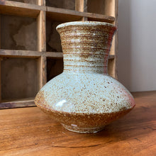 Charger l'image dans la galerie, Vase en grès vintage