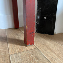 Charger l'image dans la galerie, Table d’appoint chinoise en bois