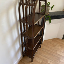 Charger l'image dans la galerie, Grande bibliothèque en rotin vintage