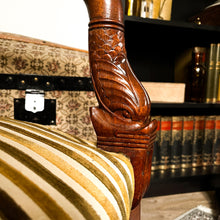 Charger l'image dans la galerie, Fauteuil tête de dauphin