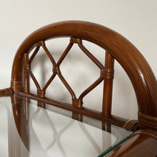 Charger l'image dans la galerie, Paire de chevets en rotin vintage