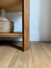Charger l'image dans la galerie, Meuble d'appoint en bois brut
