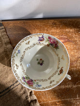 Charger l&#39;image dans la galerie, Trio de tasses à thé en porcelaine de Limoges
