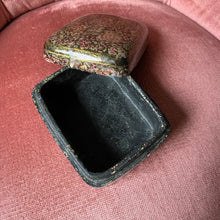 Charger l'image dans la galerie, Boîte indienne vintage en papier mâché