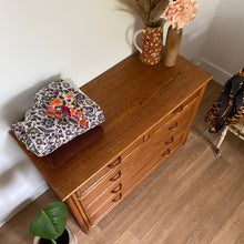 Charger l'image dans la galerie, Commode en rotin vintage