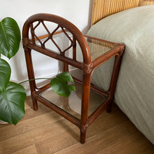 Charger l'image dans la galerie, Paire de chevets en rotin vintage