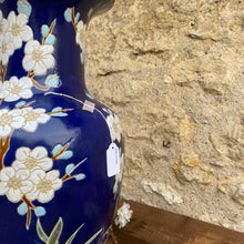 Charger l'image dans la galerie, Grand vase asiatique vintage