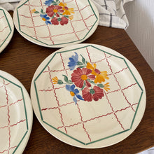 Charger l'image dans la galerie, Assiettes plates en faïence, "Grasse"