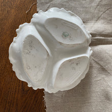 Charger l'image dans la galerie, Serviteur en porcelaine ancien