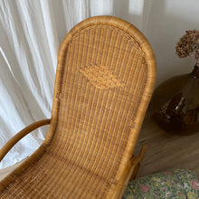 Charger l'image dans la galerie, Rocking-chair en rotin
