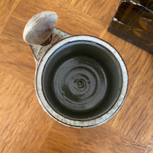 Charger l'image dans la galerie, Poterie avec cuillère en bois