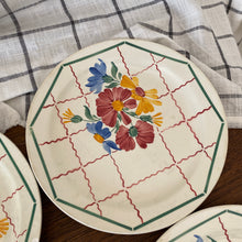 Charger l'image dans la galerie, Assiettes plates en faïence, "Grasse"