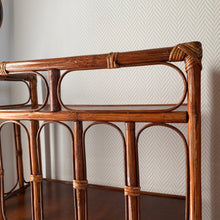 Charger l'image dans la galerie, Bibliothèque en rotin vintage