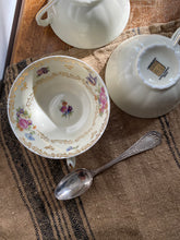 Charger l&#39;image dans la galerie, Trio de tasses à thé en porcelaine de Limoges
